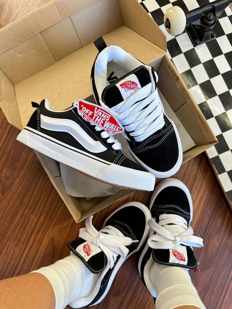 tenis knu preto branco