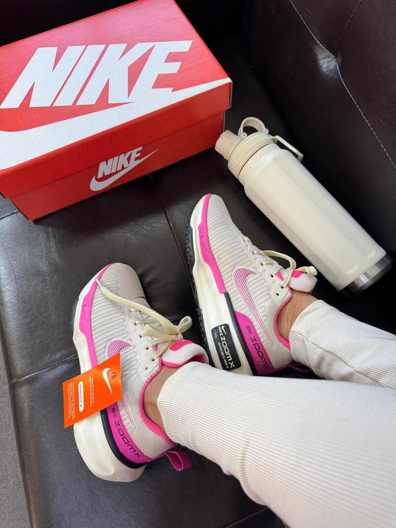 Tênis Zoom x Invincible Run 3 - Branco/Rosa